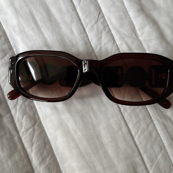 Designer inspired brown on brown classy and gorgeous sunglasses - Picture 4 of 5